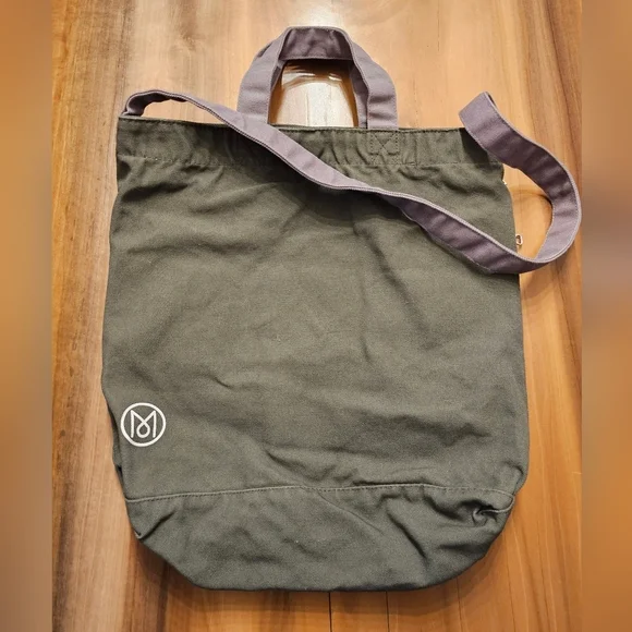 Monocle Voyage Canvas Dark Olive Tote